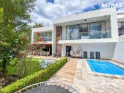 CASA EN VENTA SECTOR NAYON 304m2 TERRENO 500m2