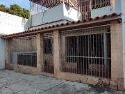 Casa en Venta Sector Santa Rosa a 1/2 cuadra de la Av...