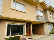 Casa en venta, sector via Baños en Cuenca