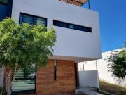 CASA EN VENTA SEMI NUEVA BOSQUES VALLARTA COTO AMATE
