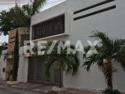 Remate de casa en avenida comercial