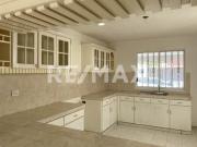 Casa en Venta sobre Avenida, Excelente Oportunidad!...