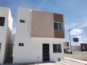 Casa en venta sobre avenida principal de Torreón