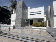 Casa en Venta sobre calle en Residencial el Refugio