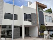 CASA EN VENTA SOBRE COLOSIO CON 3 RECAMARAS OPCION A 4 Y...