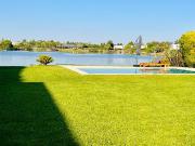 Casa en venta sobre laguna