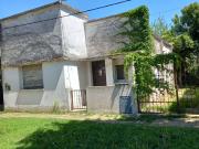 CASA EN VENTA SOBRE LOTE DE 10 X 60. EN TOLOSA