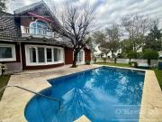Casa en venta sobre lote en esquina en Abril Club de...