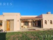 Casa en venta sobre lote interno en El Canton barrio Golf