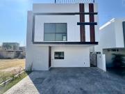 CASA EN VENTA SOLARES RESIDENCIAL ZAPOPAN JALISCO