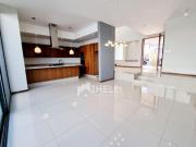 CASA EN VENTA SOLARES ZONA REAL