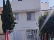 Casa en Venta Subdividida en 3 Departamentos en San...