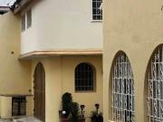 casa en venta súper bien ubicada en la calle larga...
