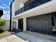 Casa en VENTA tipo industrial/minimalista con alberca en...