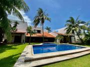 Casa en Venta Tipo Mediterr?neo con Alberca y Jardin...