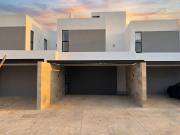 Casa en Venta tipo Townhouse en Temoz?n Norte, M?rida...