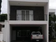 CASA EN VENTA TOTALMENTE AMUEBLADA Y EQUIPADA EN PRIVADA...