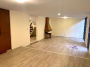 CASA EN VENTA TOTALMENTE REMODELADA. 45m2 de jardín,3...