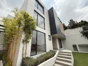 Casa en venta totalmente remodelada y actualizada en La...