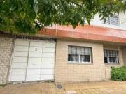 Casa en venta, tres ambientes, patio, terraza, quincho y...