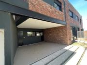 Casa en venta, tres dormitorios, a estrenar, Apta...