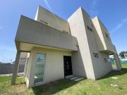 CASA EN VENTA TRES DORMITORIOS APTA BANCO PARQUE LA...