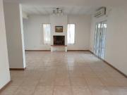 CASA EN VENTA TRES DORMITORIOS HURLINGHAM