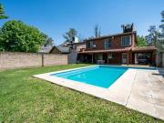 Casa en VENTA Tres Dormitorios Piscina Jardín Galería...