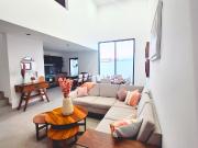 CASA EN VENTA TRES RECAMARAS, UNA EN PLANTA BAJA, LEON...