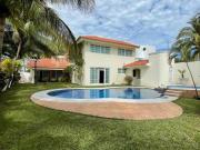 Casa en venta con embarcadero en Fracc. El Estero, Boca...