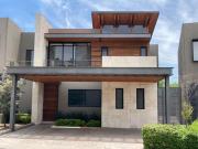 Casa en venta ubicada en Altozano Qro. excelentes espacios