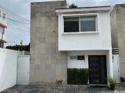 CASA EN VENTA UBICADA EN CAMINO REAL A CHOLULA, A 2...