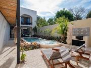 CASA EN VENTA UBICADA EN CENTRO DE MÉRIDA, TOTALMENTE...