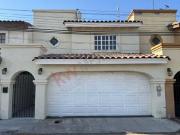 CASA EN VENTA UBICADA EN COL. SANTA TERESA A MEDIA...