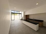 CASA EN VENTA UBICADA EN COLONIA BUGAMBILIAS, MERIDA