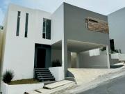 Casa en venta ubicada en Cumbres de Santiago
