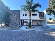 CASA EN VENTA UBICADA EN FRACCIONAMIENTO EL CAMPANARIO,...