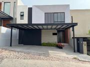 Casa en venta ubicada en Fraccionamiento Roca Altozano