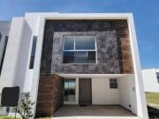 CASA EN VENTA UBICADA EN FRACCIONAMIENTO SANTA TERESA...