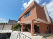 Casa en venta ubicada en Lomas del Country de Guataparo...