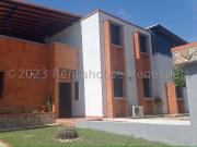 Casa en venta ubicada en Sabana Larga Valencia Carabobo...
