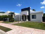 Casa en venta, una planta, 3 recámaras. Lagos del Sol,...