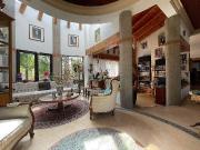 CASA EN VENTA UNA PLANTA CON AMPLIO JARDIN Y SALIDA A...