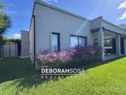 Casa en Venta 5 ambientes Una Planta con Pileta y Espejo...
