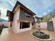 CASA EN VENTA DENTRO DE URBANIZACIÓN EN POMASQUI