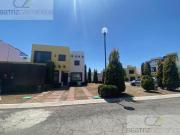 CASA EN VENTA USADA, ESQUINA, DOS NIVLES, TERRENO...