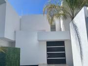 CASA EN VENTA VILLAS DEL MESON JURICA