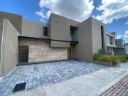 CASA EN VENTA VISTA GRAND EN LA VISTA
