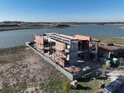 Casa en venta y alquiler al lago en barrio Puentes,...