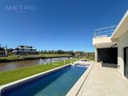 Casa en venta y alquiler con 4 habitaciones y amarra en...